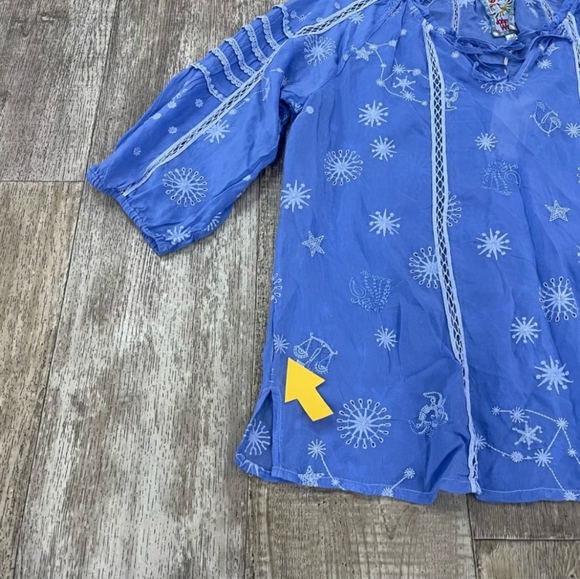 Johnny Was Celestin Tie Closure 3/4 Sleeve Pullover Embroidered Blouse Blue NWT - Picture 4 of 10